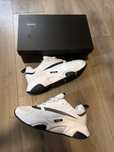 Dior B22
