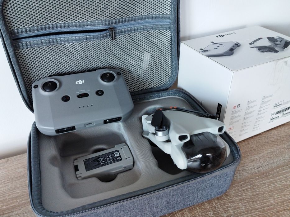Dji mini 3 impecabila cu doua baterii și toate accesoriile