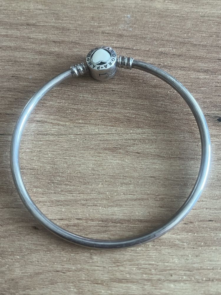 Pandora твърда гривна