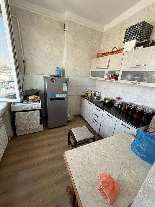 Срочна квартира сотилади сергели 6 А метро 2 чи бекат енида