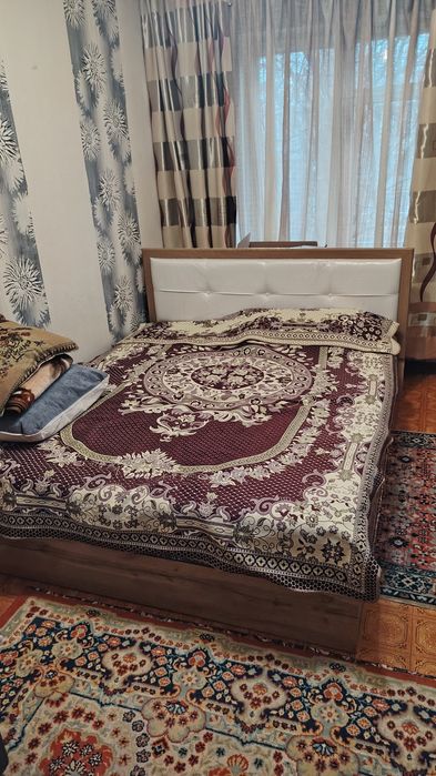 Кровать 2-х спальная широкая почти новая в целофане