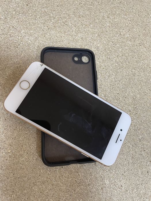 Продам айфон 8 на 64 гига