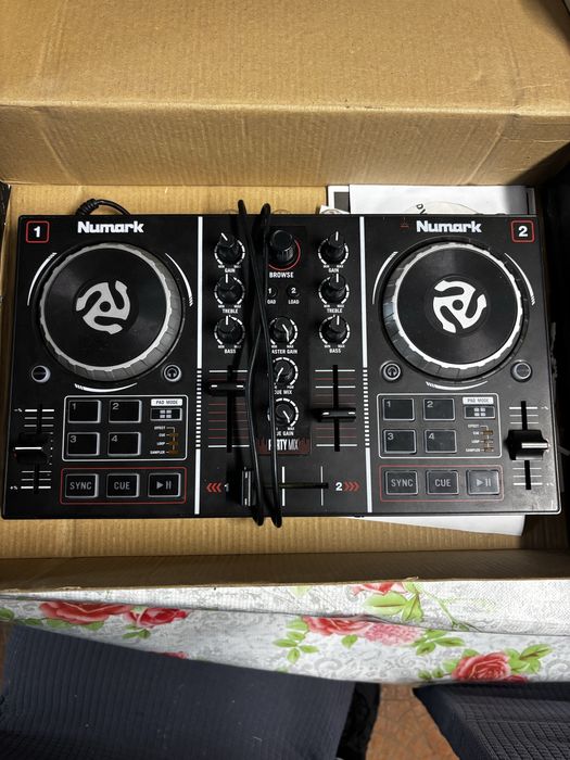 Consola numark partymix