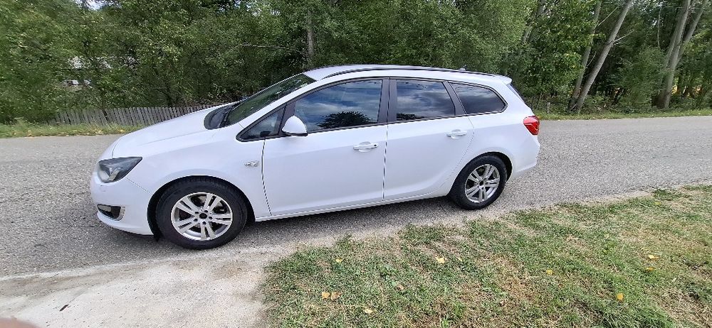 Opel Astra 1.7 diesel , 2013