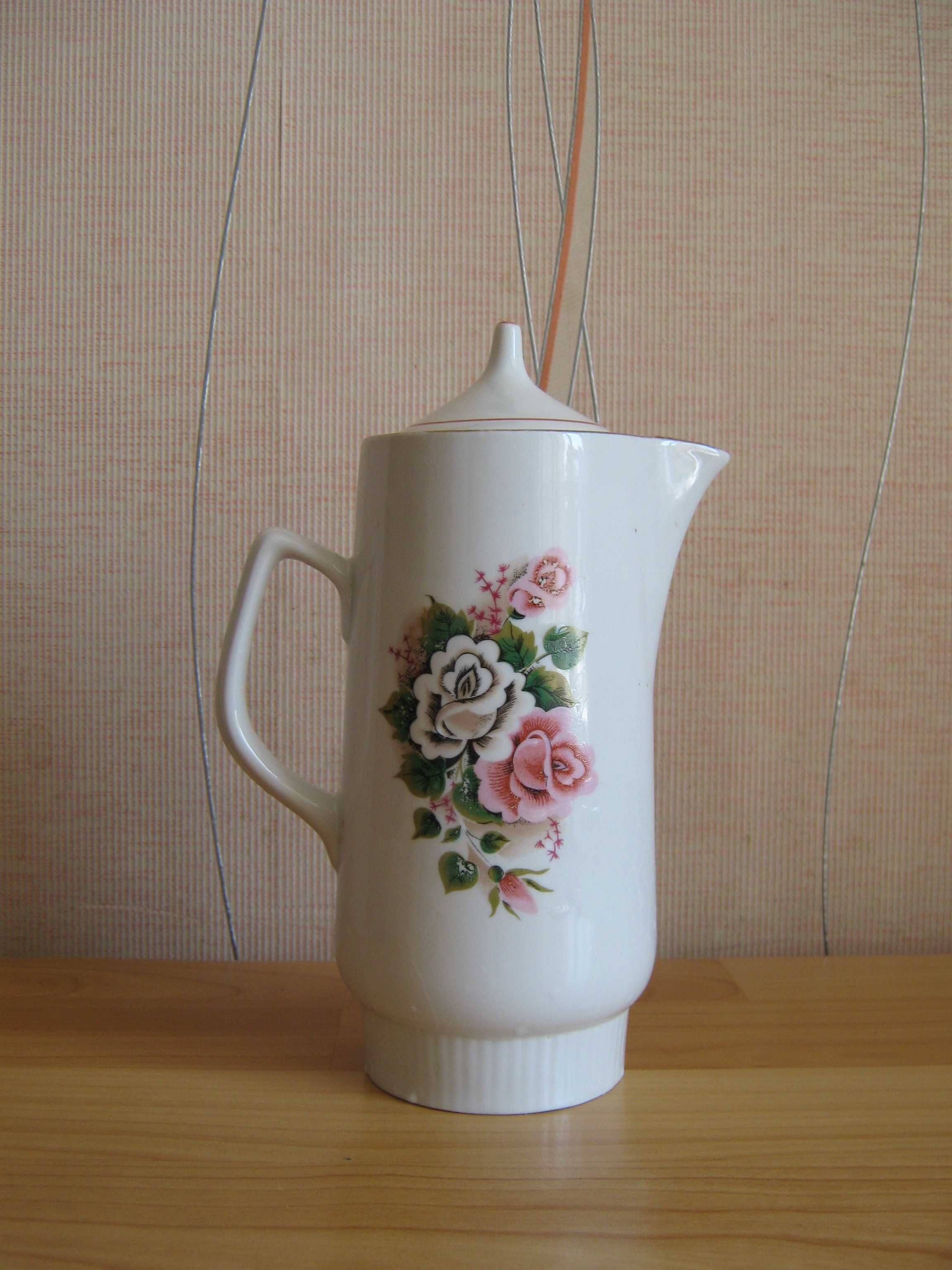 Продам фарфоровый кувшин, объём 1,4 литра.