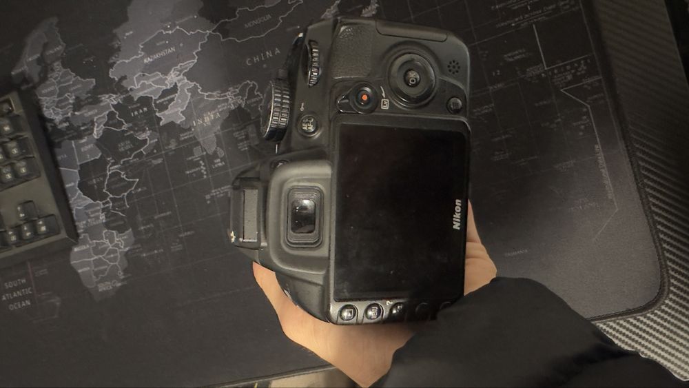 Nikon d3100 cu lentilă af5 nikkor 18-200mm 3,5-5,6f G VR 1