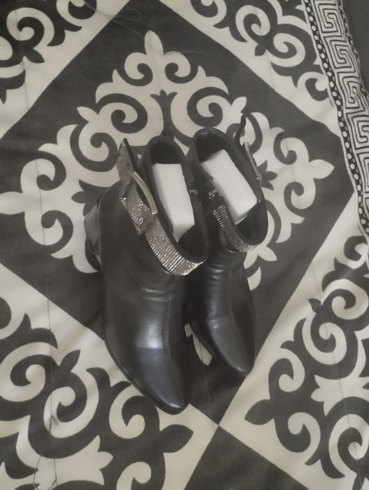 Одевала один раз,почти новая