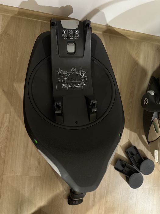 Cybex Gold Cloud G- база + адаптери + стол за кола за новородено