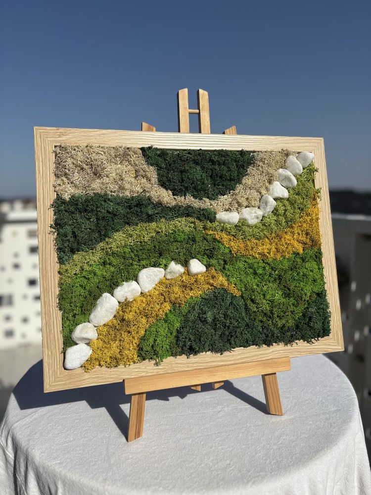 Tablouri handmade din licheni stabilizați, lemn natural și pietre
