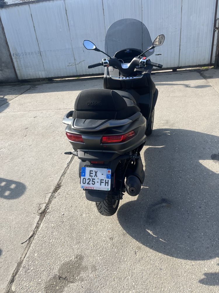 Piaggio Mp3 300 cc se conduce cu B