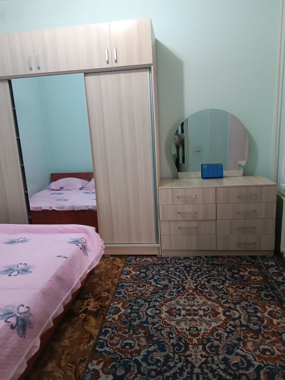Срочно сдам участок на панельном 7 комнат 3 сотки