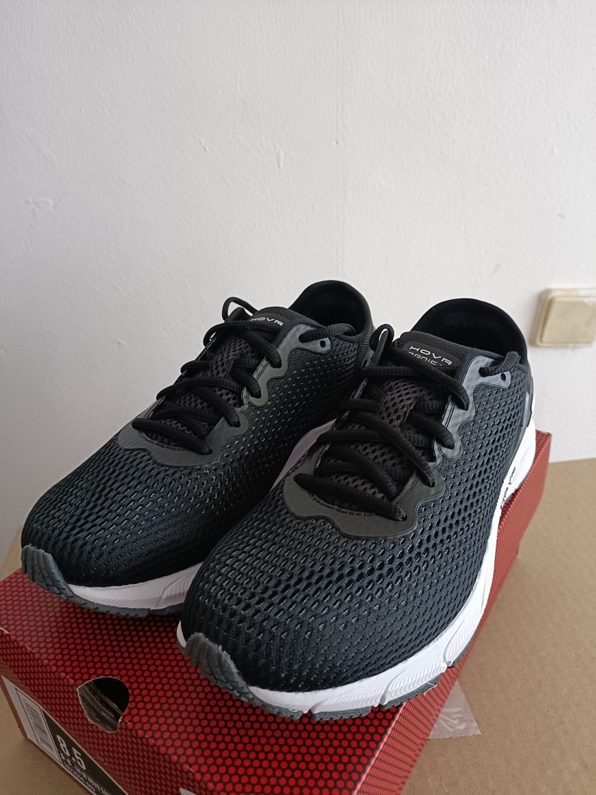 Маратонки Under Armour Hovr Sonic 4 номер 39 и 40 код 12A