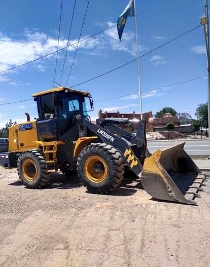 Услуги погрузчика 2 кубовый. Спецтехникалар қызметі 2 куб