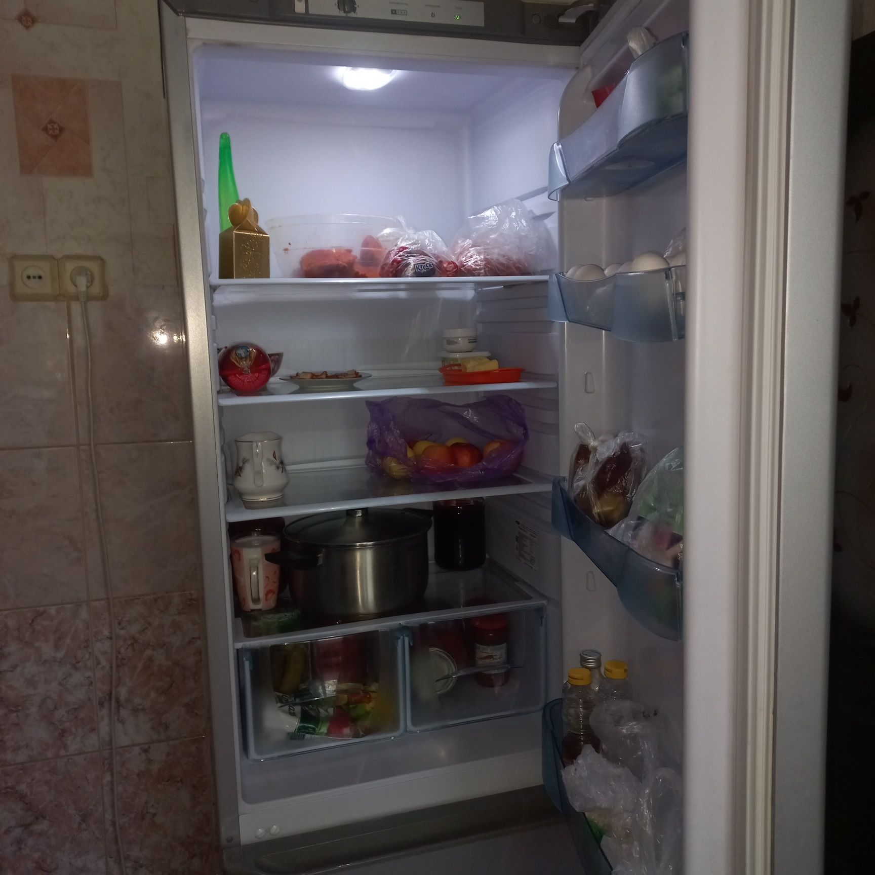 Продам холодильник б/у как новый в отличном состоянии