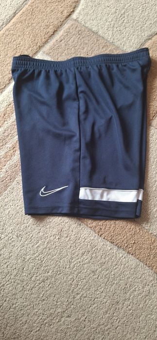 Vand pantaloni scurti ,marca Nike, marimea M
