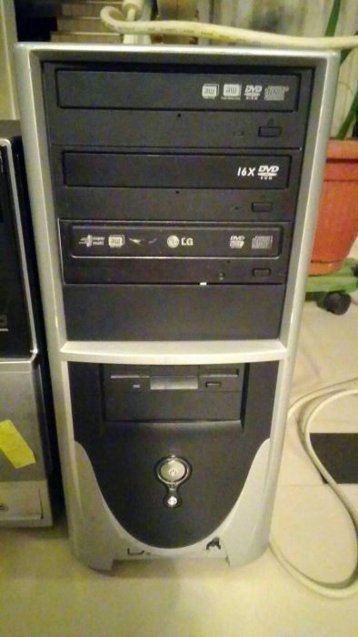 Vind unitate calculator(desktop)cu tastatură si monitor 17"-19"