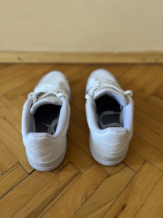 Обувки Adidas бял цвят