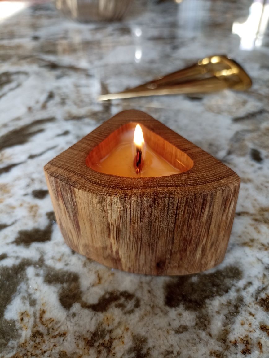 Свечи в деревянных спилах