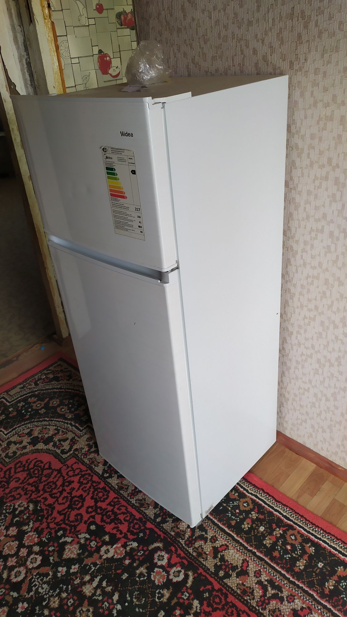 Холодильник сотилади