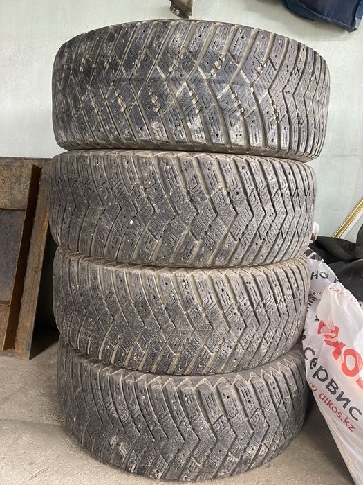 Резина зимняя 265/65R17
