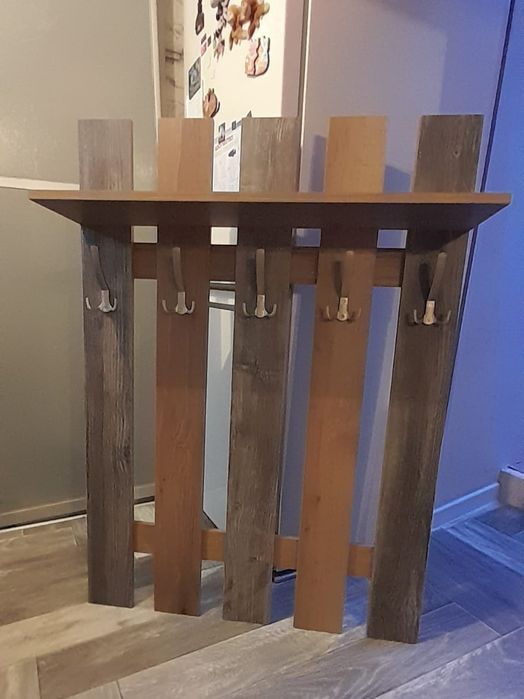 Продам вешалку настеную новую