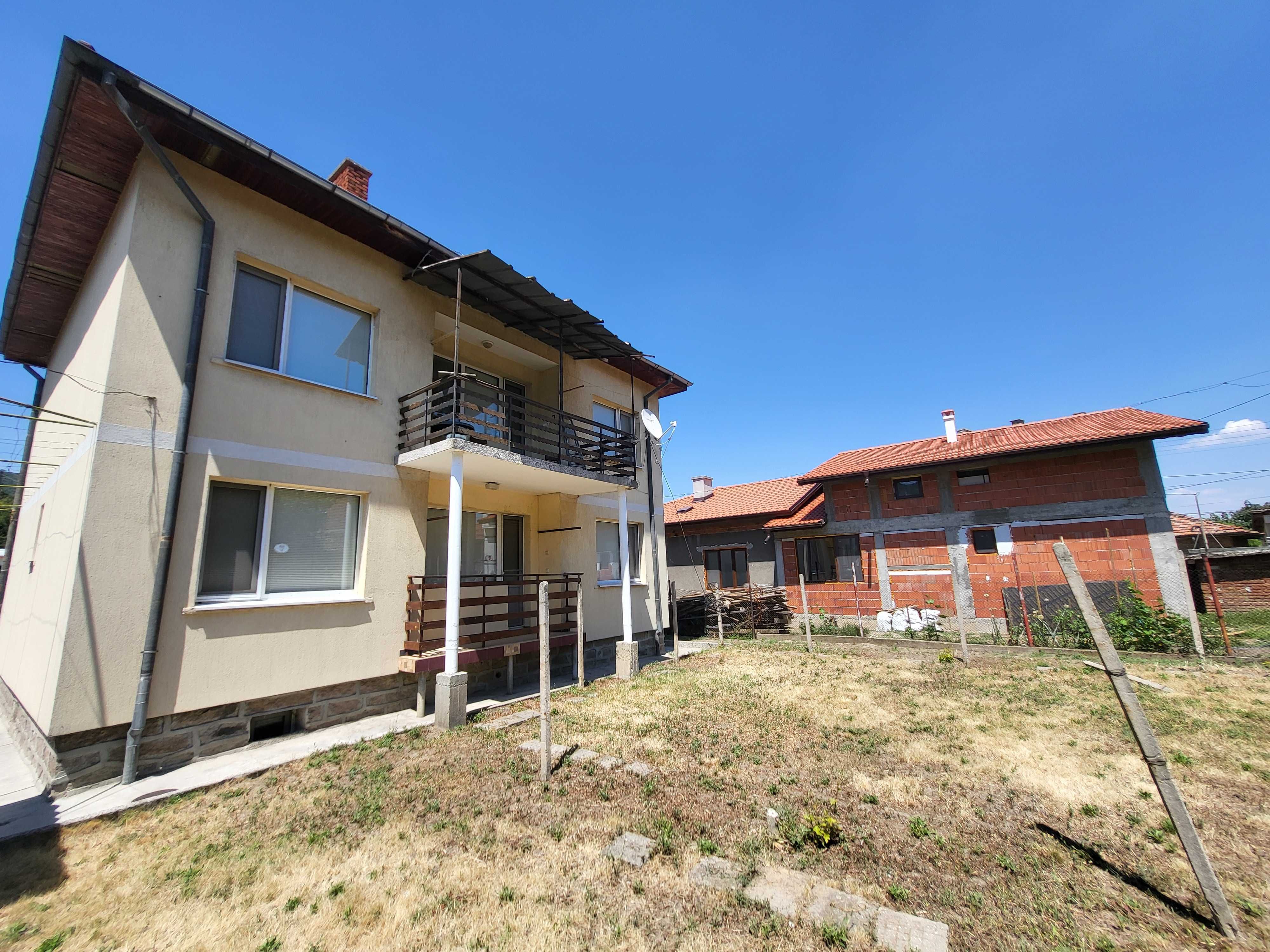 Продавам къща в гр.Пещера