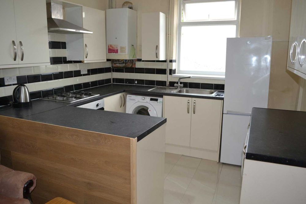 Дава се под наем Едностаен апартамент в София, Център - 47 кв.м за 306 € - Снимка #1