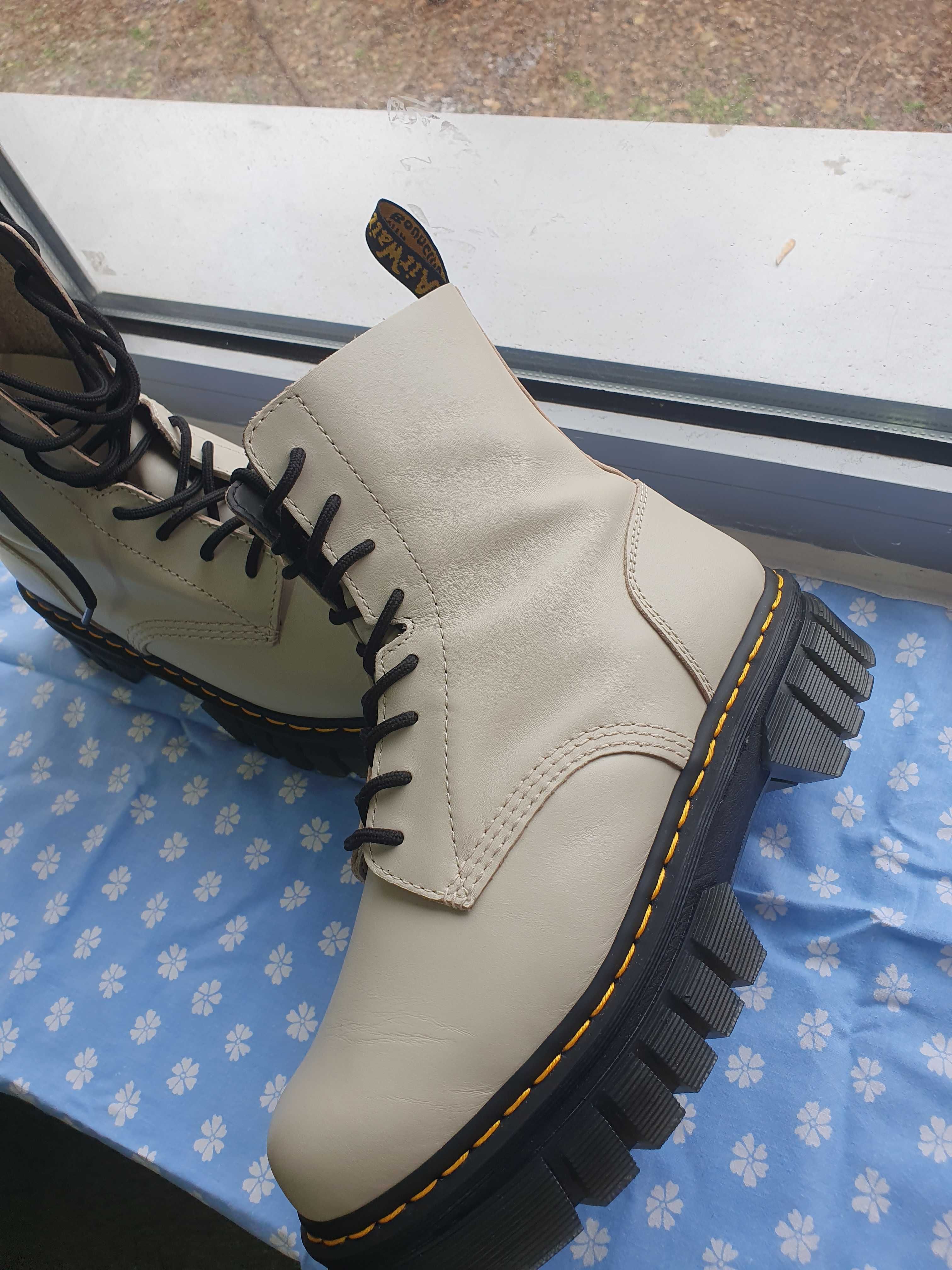 Dr Martens noi 43