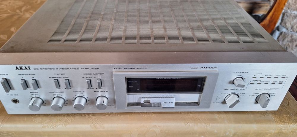 продавам усилвател AKAI  AM-U04
