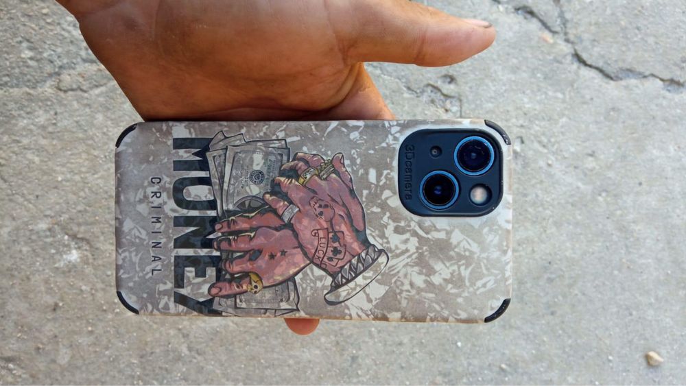 Vand iphone 13,256 gb