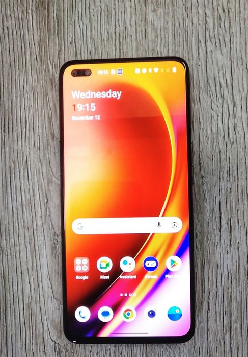 OnePlus Nord 8GB RAM / 128GB – spate crăpat, perfect funcțional
