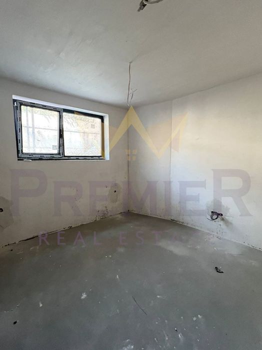 Продава се Офис в Варна, Бриз - 44 кв.м за 2000 €/кв.м - Снимка #2