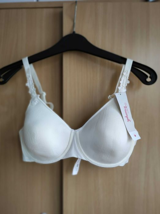 Стягащо бельо (шорти) М , сутиен Тriumph 80С