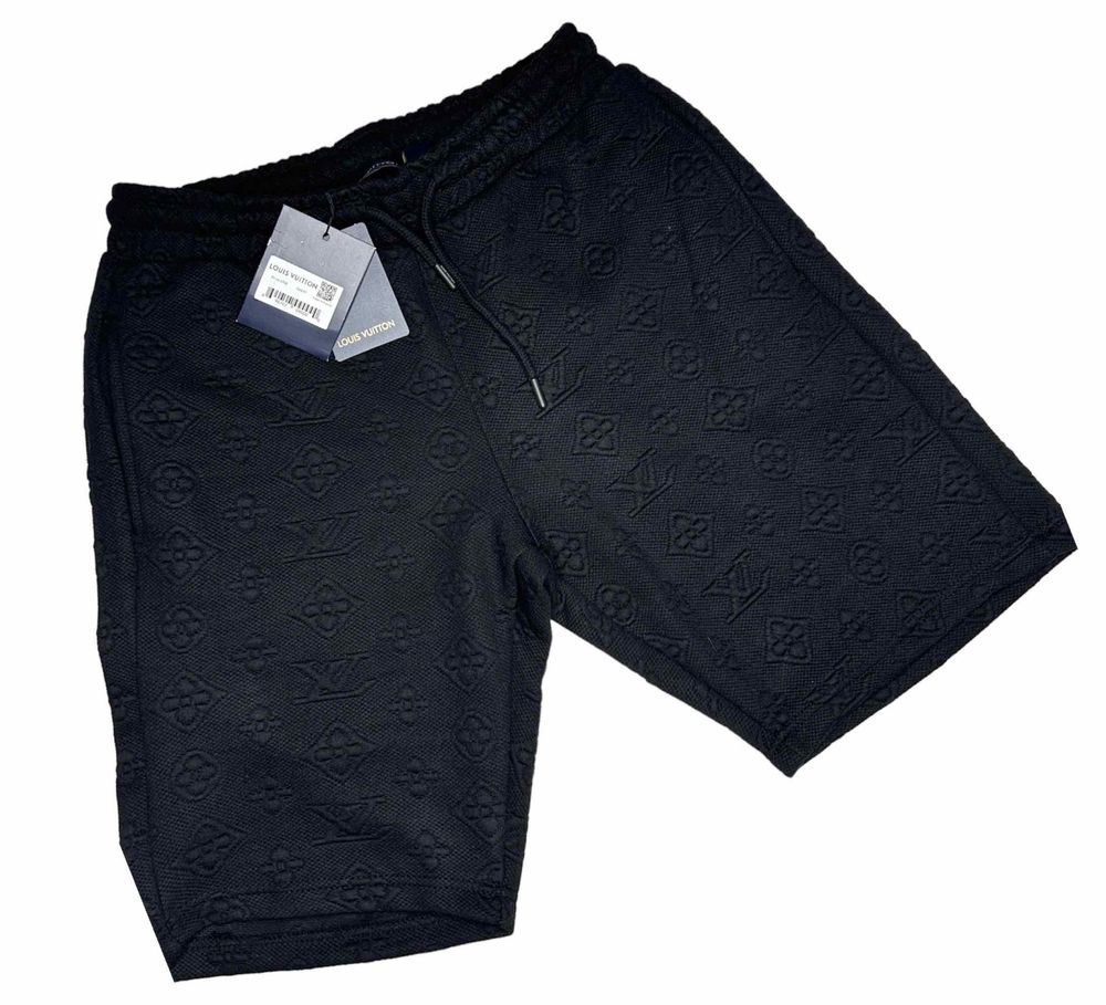 Louis Vuitton-Оригинални чисто нови мъжки къси панталонки М номер