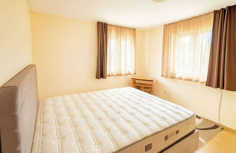 Дава се под наем Тристаен апартамент в Варна, Цветен квартал - 85 кв.м за 398.82 € - Снимка #3