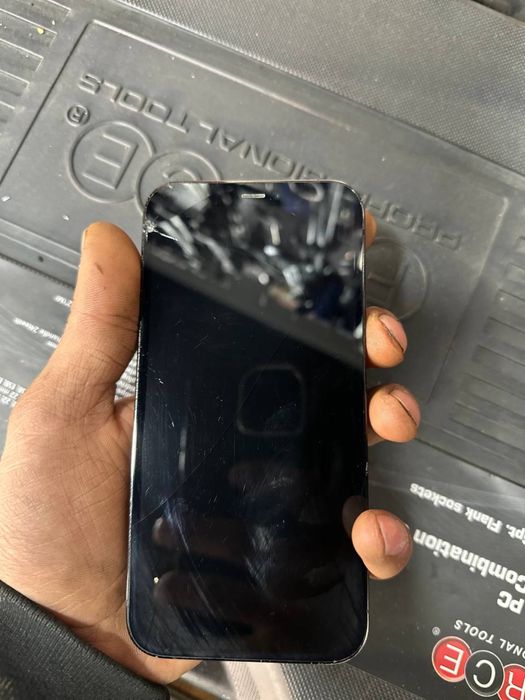 Iphone 12pro sotiladi holati yaxw ozim iwlatb yurgama