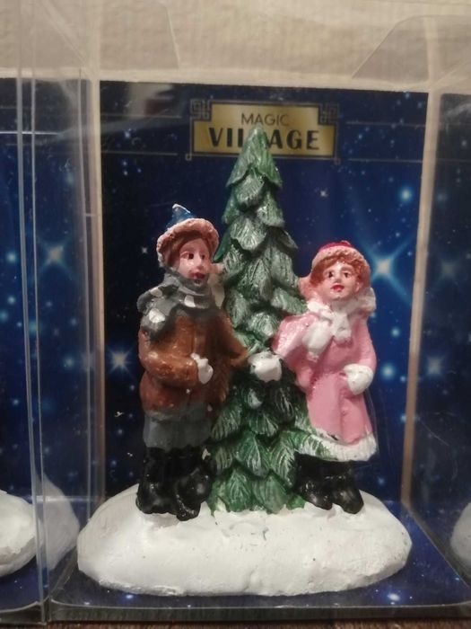 Коледни LED мини светещи сцени, фигурки за декорация на MAGIC VILLAGE.