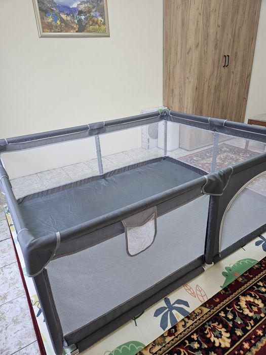 Голяма кошара за игра 180/150см. Има отвор с цип. От първи собственик.