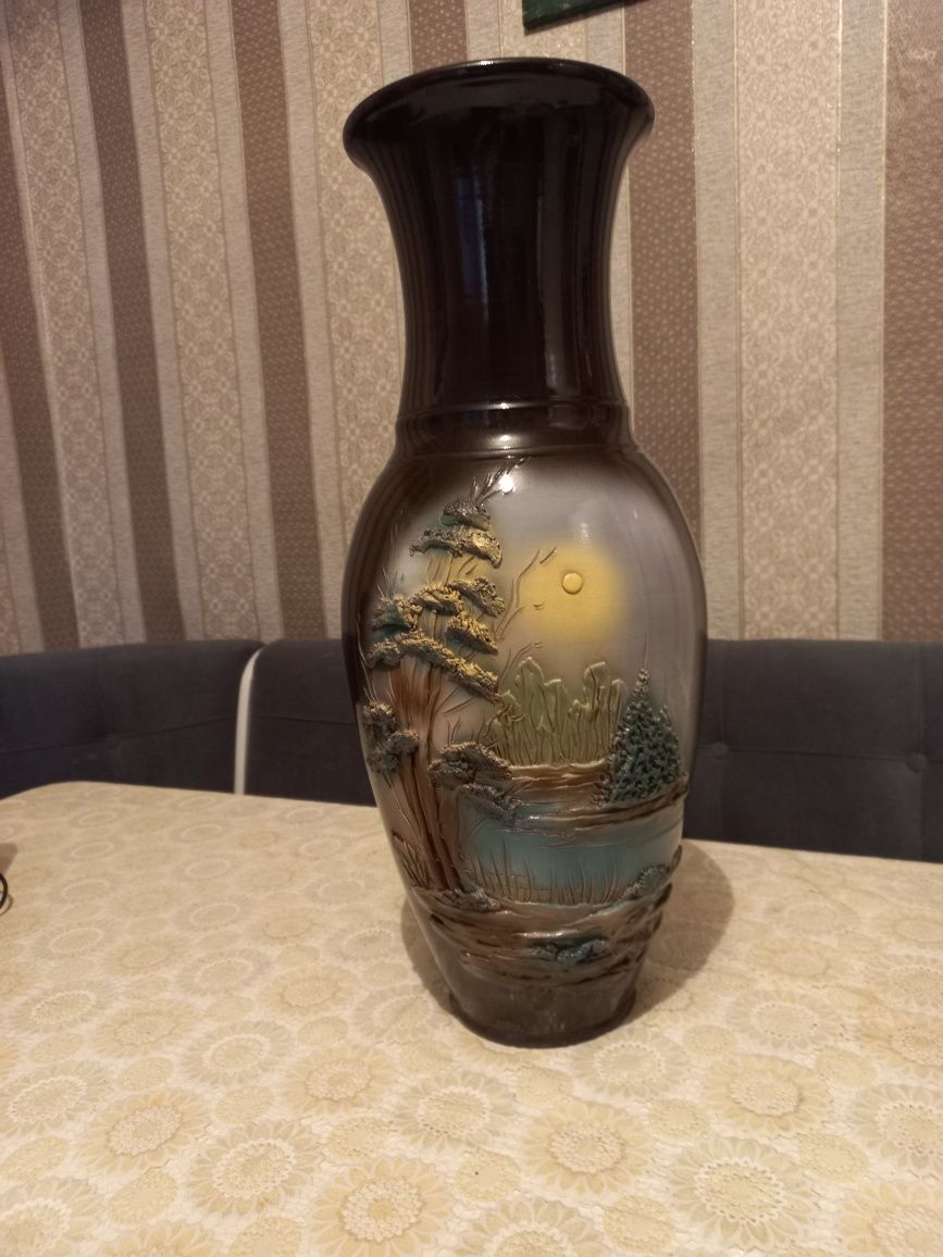 Продам  Китайскую вазу