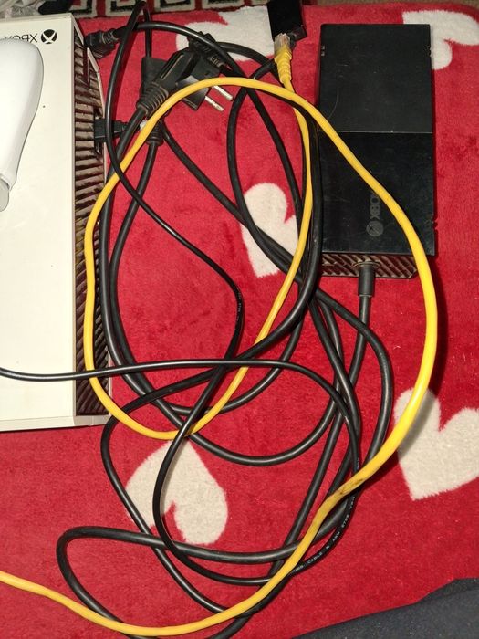 Vând xbox one,merge tot la el,Accept doar telefoane la schimb!