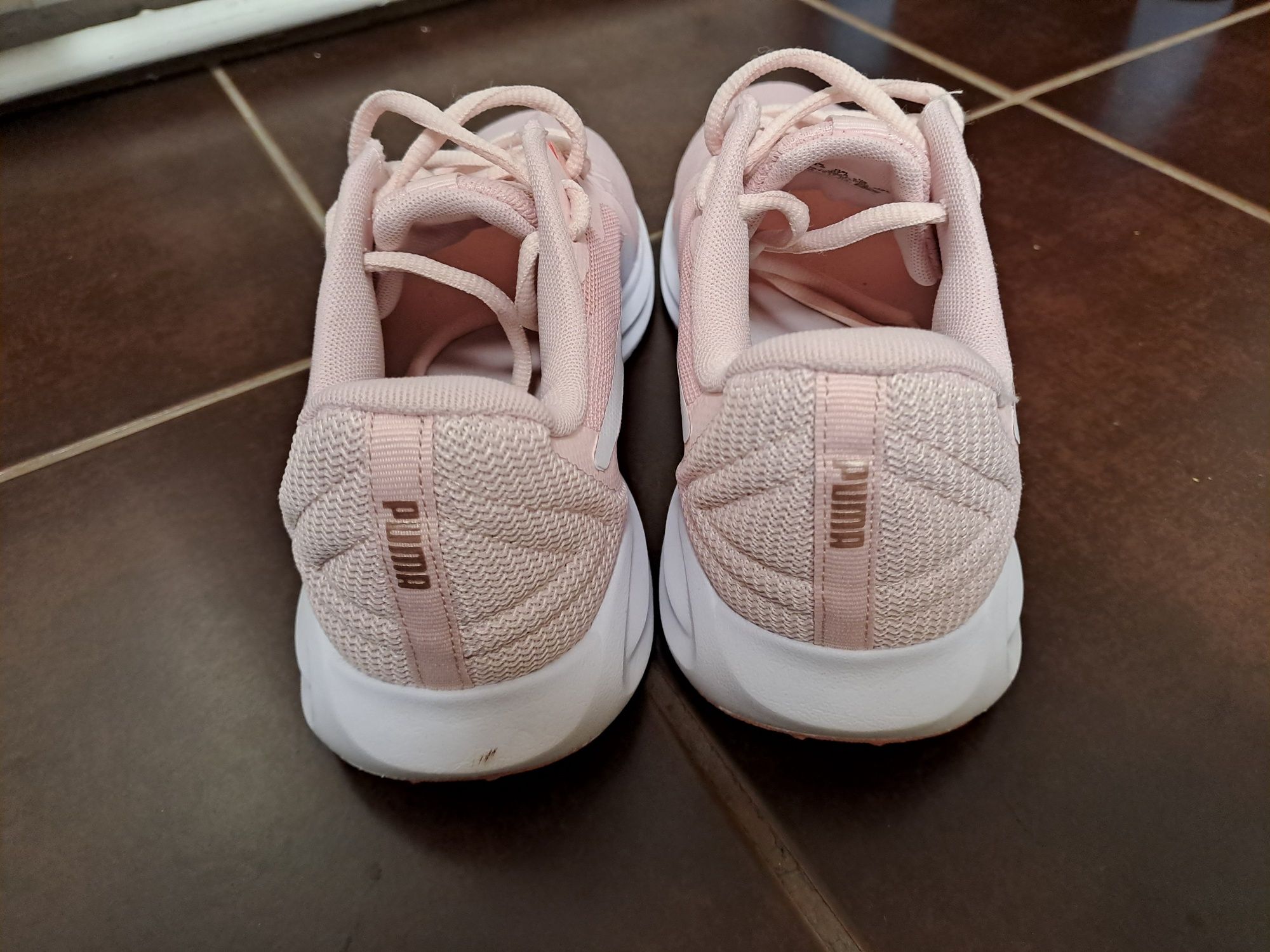 Pantofi sport Puma, roz 37,5