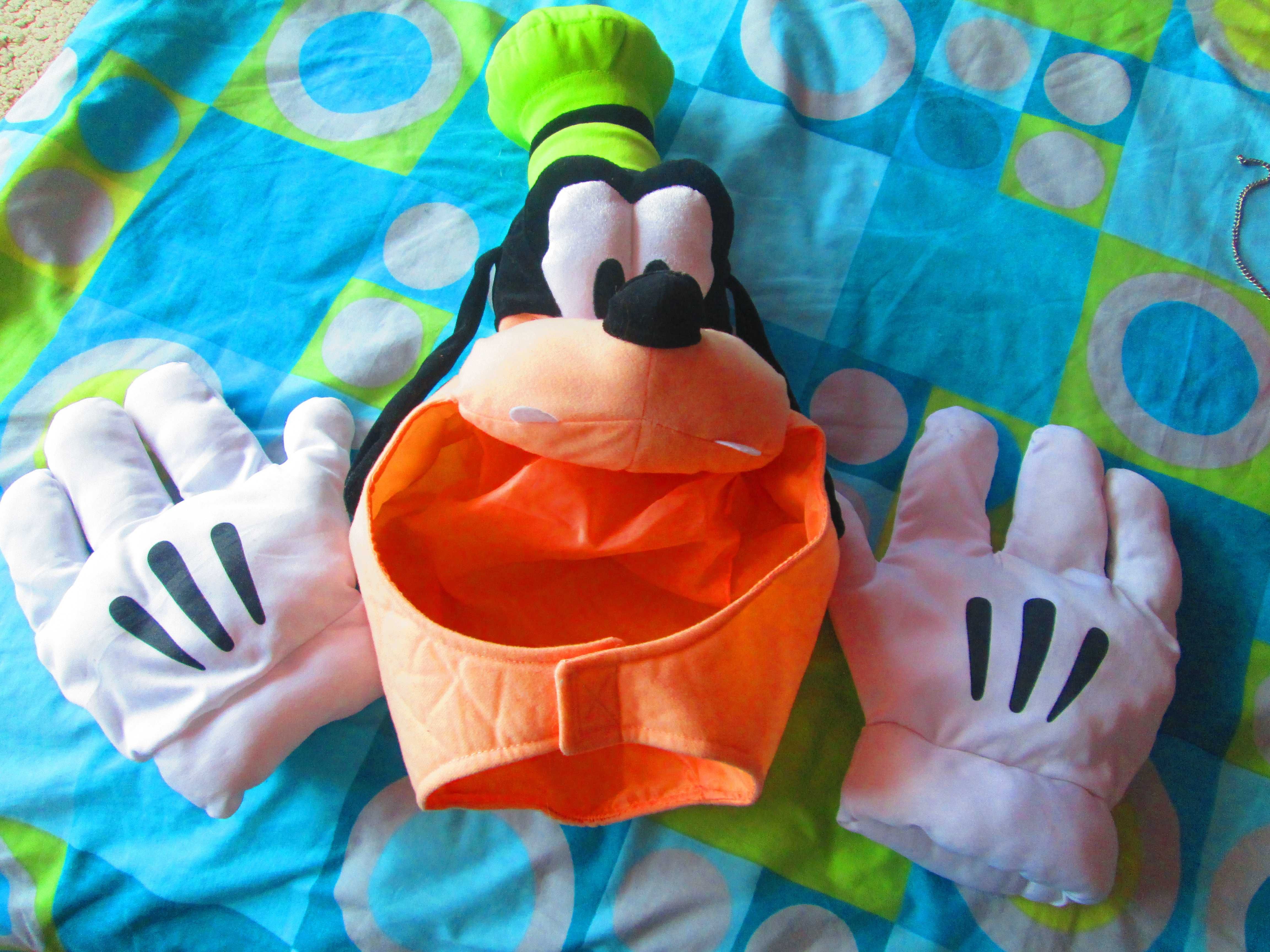 costumatie (caciula,manusi) adult  Pluto Disney