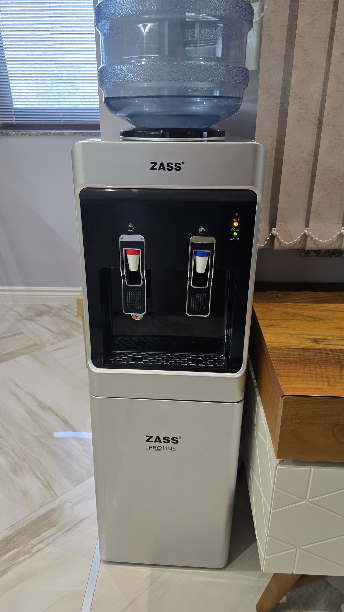 Диспенсър за вода Zass с компресор