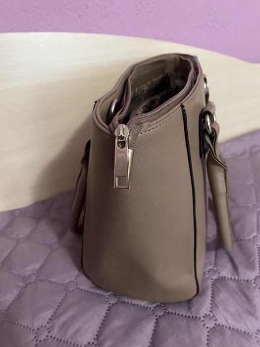 Дамска чанта