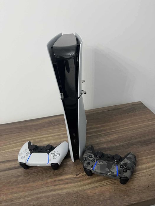 Vand PS5 Slim 1TB + 2 controllere - foarte putin folosit - pret fix