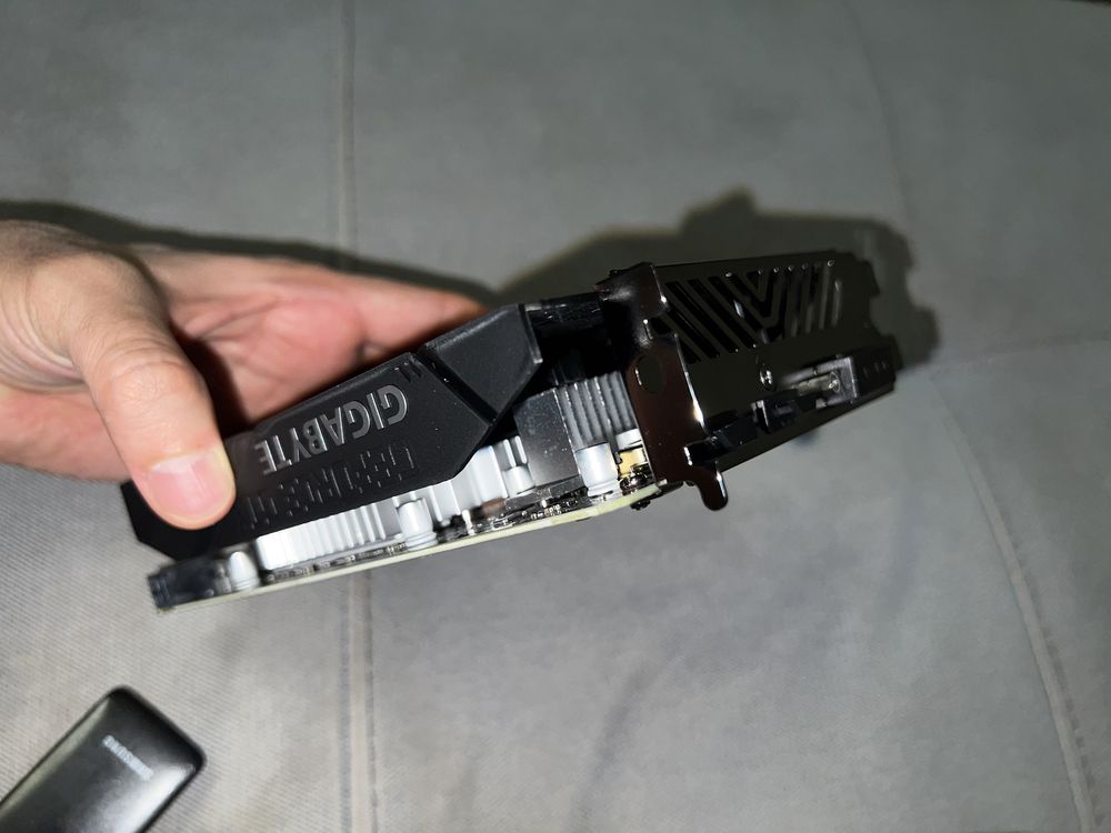 Продам видеокарту Gigabyte GTX 1650 Super OC
