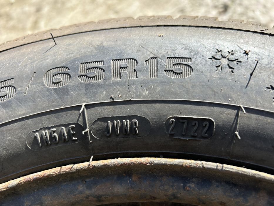 Jenti tabla cu 4 anvelope de iarna 195/65/15 Dunlop Winter Response2