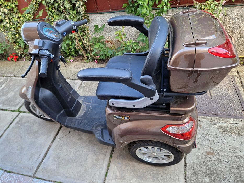 Scuter electric triciclu, max 25Km/h, nu necesita permis