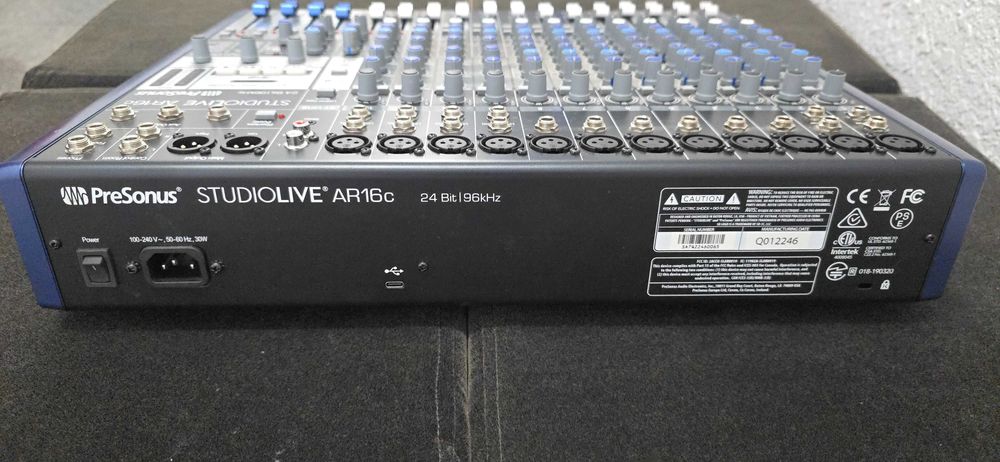 Продавам аналогов хибриден миксер Presonus StudioLive AR16c