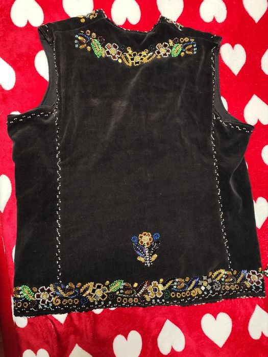 Vesta traditionala cu margele